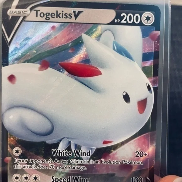 Togekiss V 140/185 Ultra Rare Pokemon Vivid Voltage NM in Card Protector - Picture 2 of 4